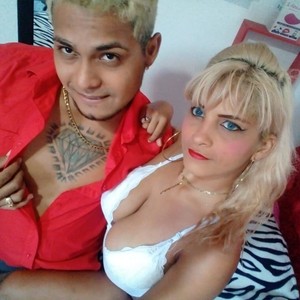 exotic_hornycouple