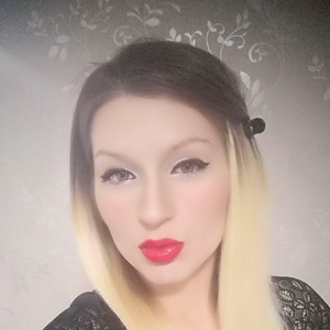 GlamyWife2021's profile picture