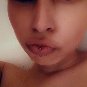 Lyvia from myfreecams