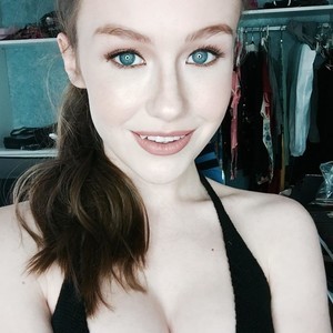 mfc EmilyBloom Live Webcam Featured On rudecam.live