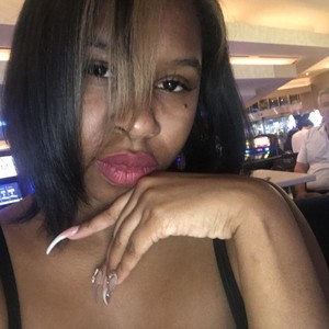 iluvcams.com Carmelvixen22 livesex profile in ebony cams