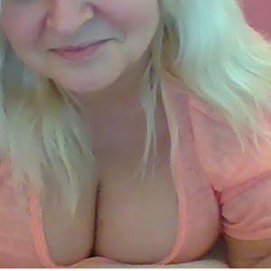 bestlivesexchat.com Niccolete livesex profile in curvy cams