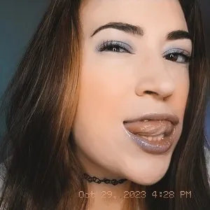 GroovyBee from myfreecams