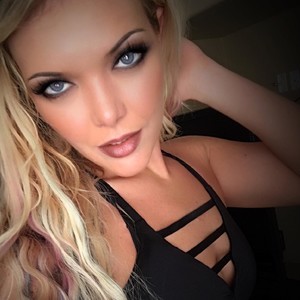 livesexr.com JennaStJames livesex profile in findom cams