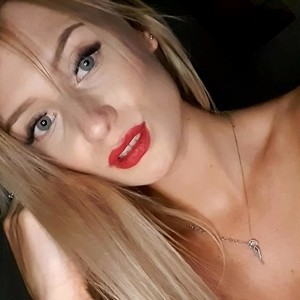 livesex.fan LenaaX livesex profile in party cams