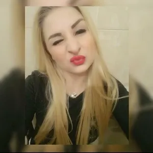 Larisse18 from myfreecams