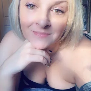 NinaFrost000 from myfreecams