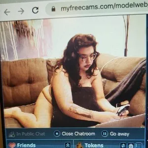 Akuvi from myfreecams