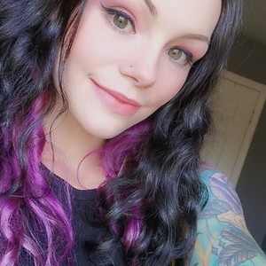 girlsupnorth.com FoxxySuicide livesex profile in milf cams