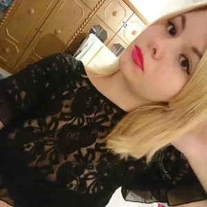 Sweetkises18 from myfreecams