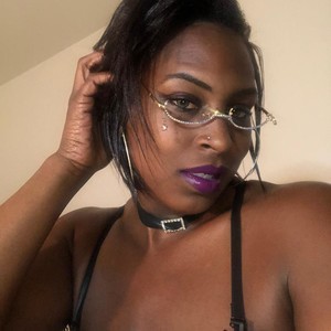 sexcityguide.com JUICYNPINK livesex profile in naughty cams