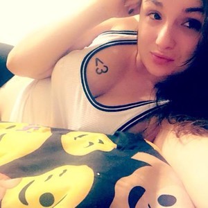 sexcityguide.com Alondragray livesex profile in curvy cams