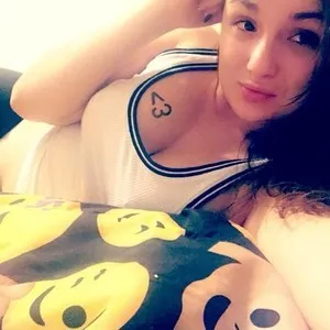 Alondragray from myfreecams