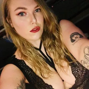 InkedCurves from myfreecams