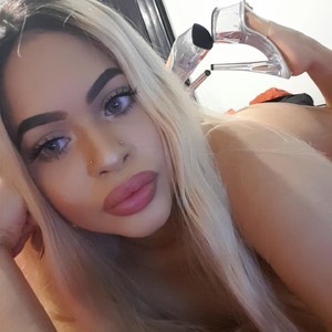 webcam-sexe.net IngenueXO livesex profile in curvy cams