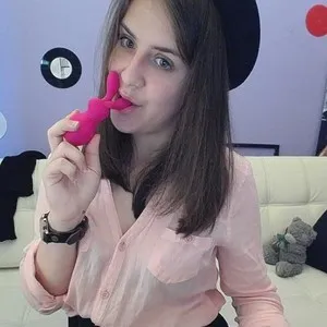 PetiteSandra from myfreecams