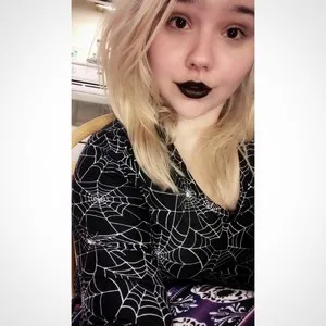 Queenbree666 from myfreecams