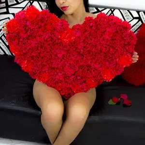 NaomiiFlowers from myfreecams