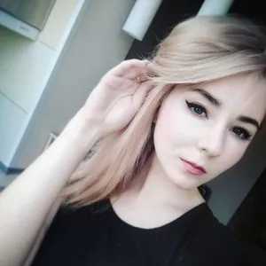 LinceyBlonde from myfreecams