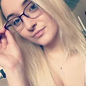 Lovelucy99 from myfreecams