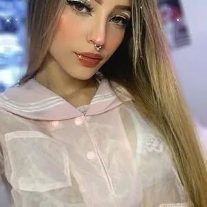 Kimmy_evans18 from myfreecams