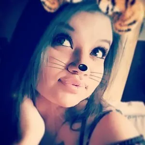 Queen_B_420 from myfreecams