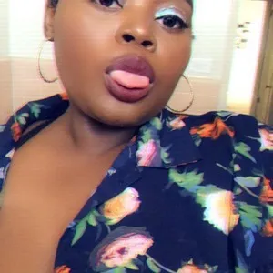 Hnybby19 from myfreecams