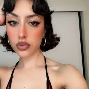 Poisonlvy0 from myfreecams