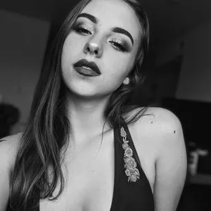 Babyygirl66 from myfreecams