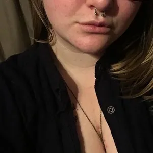 Rachiebaby23 from myfreecams