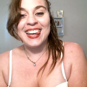 sleekcams.com SassySueLove livesex profile in smoke cams