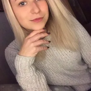 LovelyBlondee from myfreecams