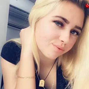 DollyBlond from myfreecams