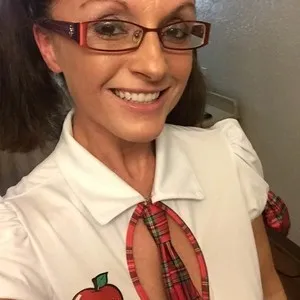 Hotblonde36 from myfreecams