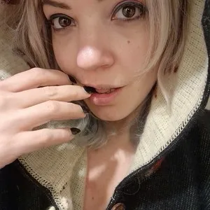 LunaWolfie from myfreecams