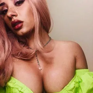 Lotusflwrbmb1 from myfreecams
