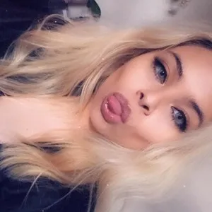 SiennaLove20 from myfreecams