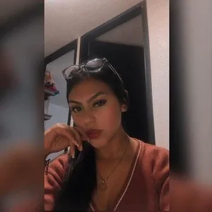 Vaiolet_18 from myfreecams