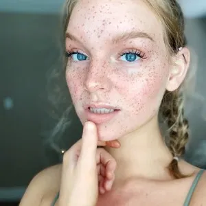 Freckldkitten from myfreecams