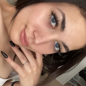 Rosiexluv2 from myfreecams