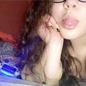 girlsupnorth.com Savvage98 livesex profile in college cams