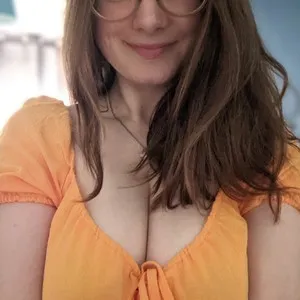 Gi1992 from myfreecams