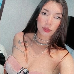 livesexr.com MaddyeeLove livesex profile in latina cams