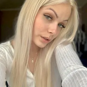 NicoleMonroee from myfreecams