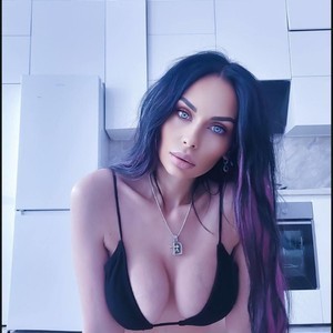 ROOM69's MyFreeCams show and profile