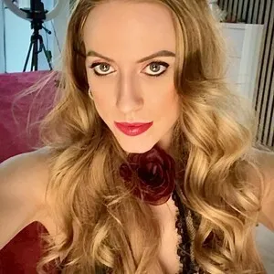 QueenAlya from myfreecams