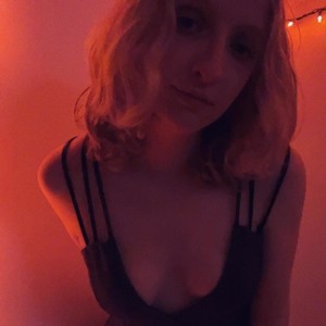 sleekcams.com LilLolaNymph livesex profile in kinky cams