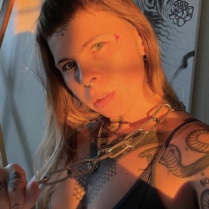 lesbianlivesexcams.com Nastycheeta livesex profile in anal cams