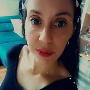 Amira_amore from myfreecams