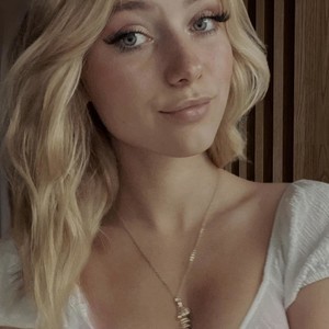 mfc LuciaAmazing webcam profile pic via free6cams.com